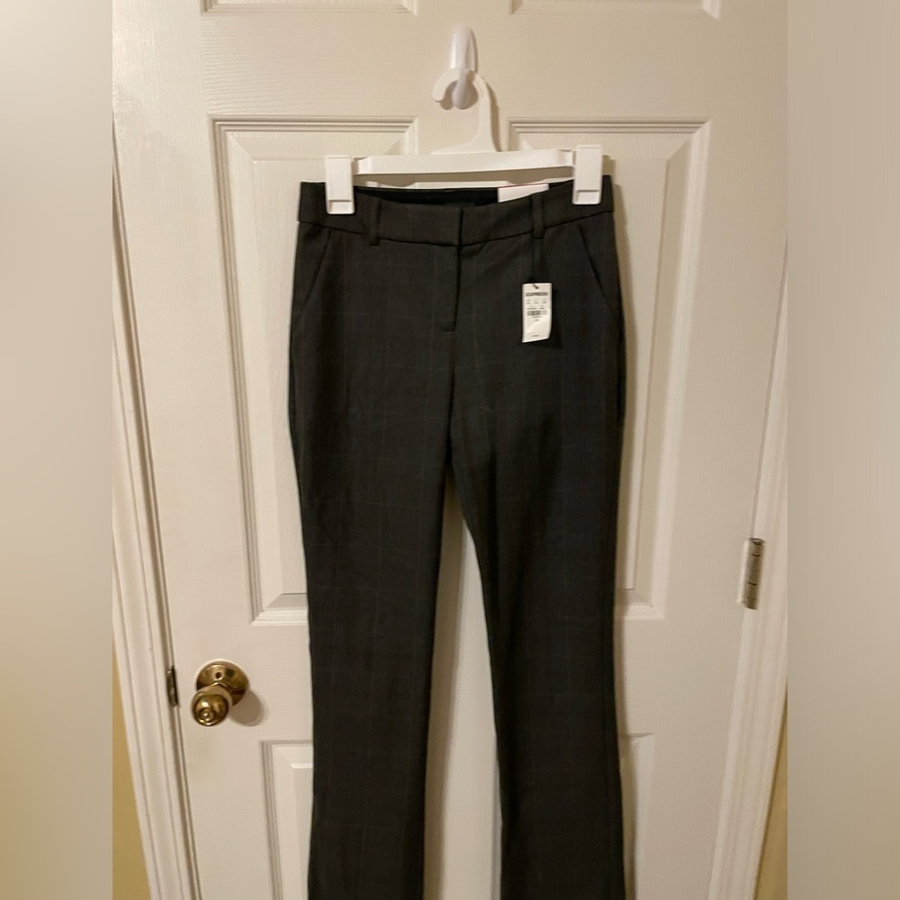 Express NWT size 0 Barely Boot Mid Rise Pants